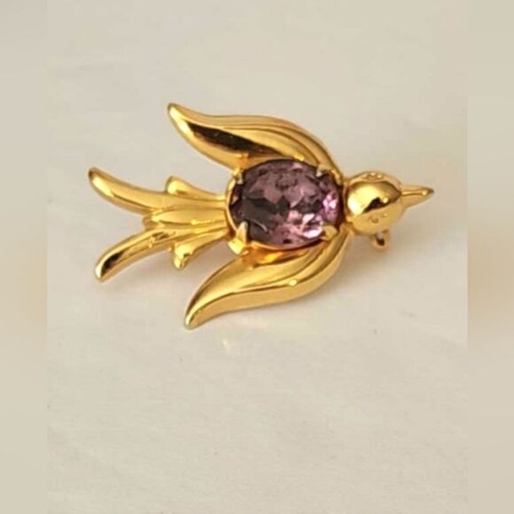 Vintage Signed Coro Pegasus gold amethyst bird brooch - Picture 1 of 6